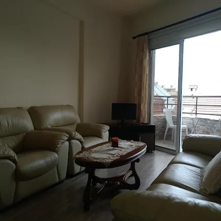 Cozy Two Bedroom Lägenhet Larnaca