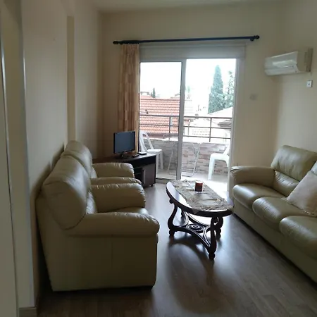 Lägenhet Cozy Two Bedroom Larnaca