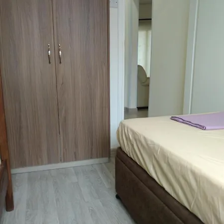 Lägenhet Cozy Two Bedroom Larnaca